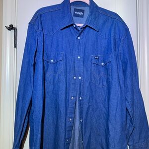 Wrangler Men’s Denim Shirt in Medium Blue Size XL pearl snaps